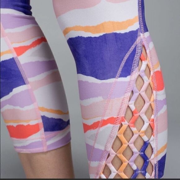 Lululemon True Self Crop Size 4 - Picture 3 of 4